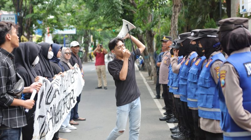 Polres Lamongan Amankan Aksi Damai PuDaK di Kantor Pemkab dan DPRD Kabupaten Lamongan